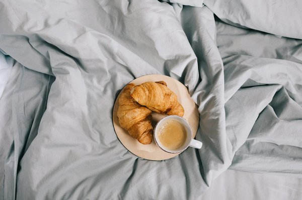 Quels sont les secrets pour des croissants faits maison avec une pâte feuilletée aérée?